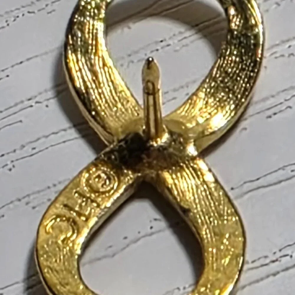 Hattie Carnegie Signed Gold-Tone Infinity Pin Green Stone 1 Inch Vintage